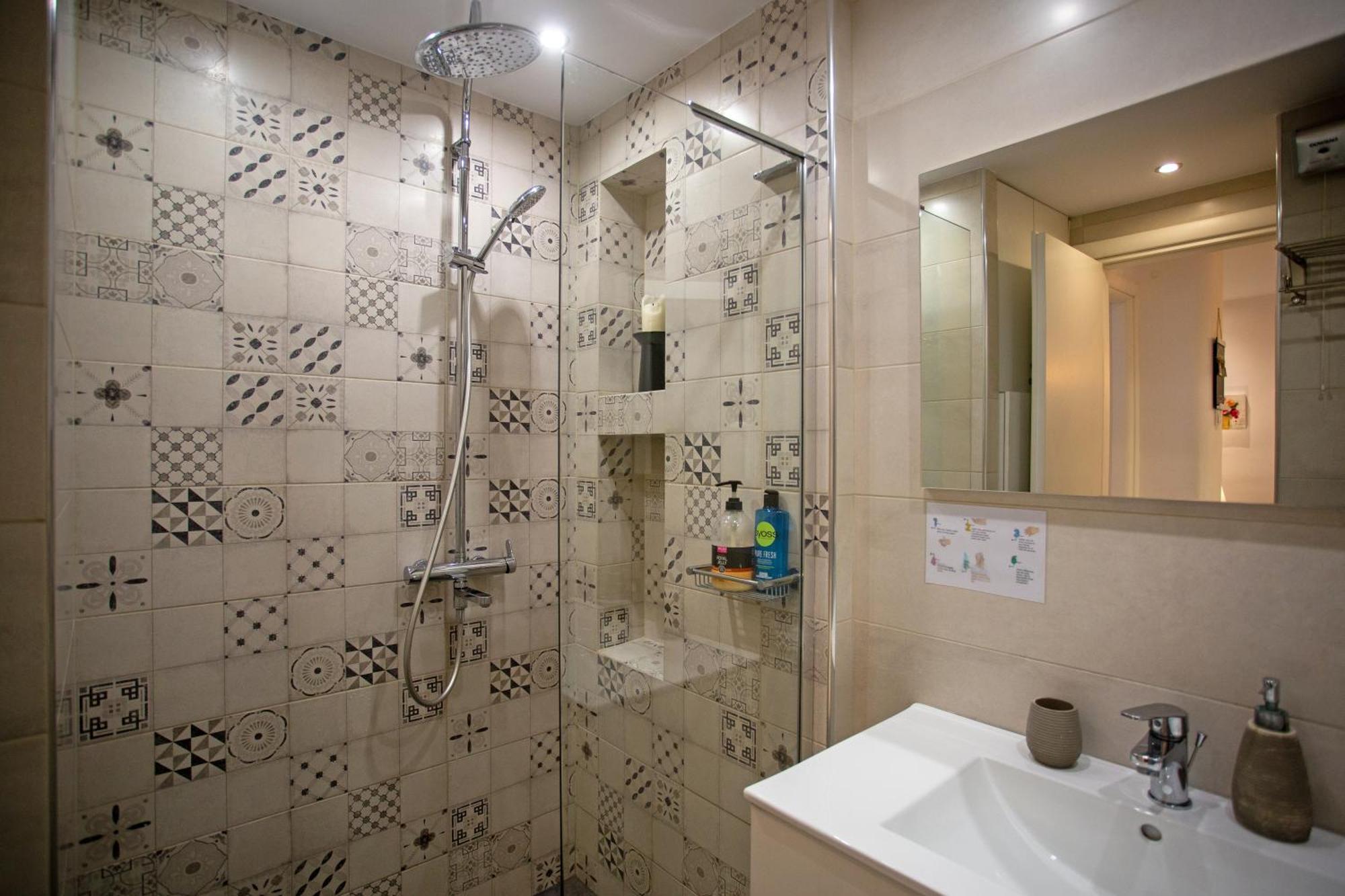 Hadrian By Heloni Apartments Афины Экстерьер фото